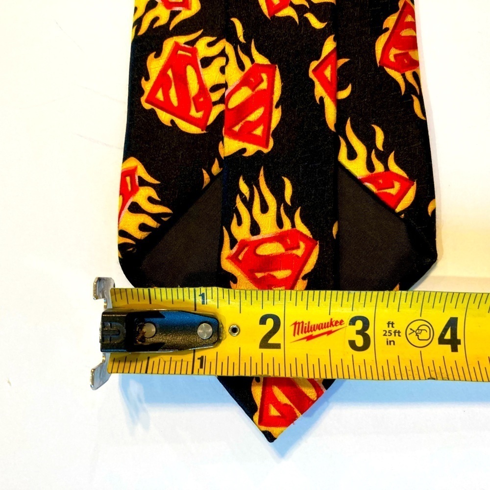 Warner Brothers Superman Logo Tie - Picture 2 of 5